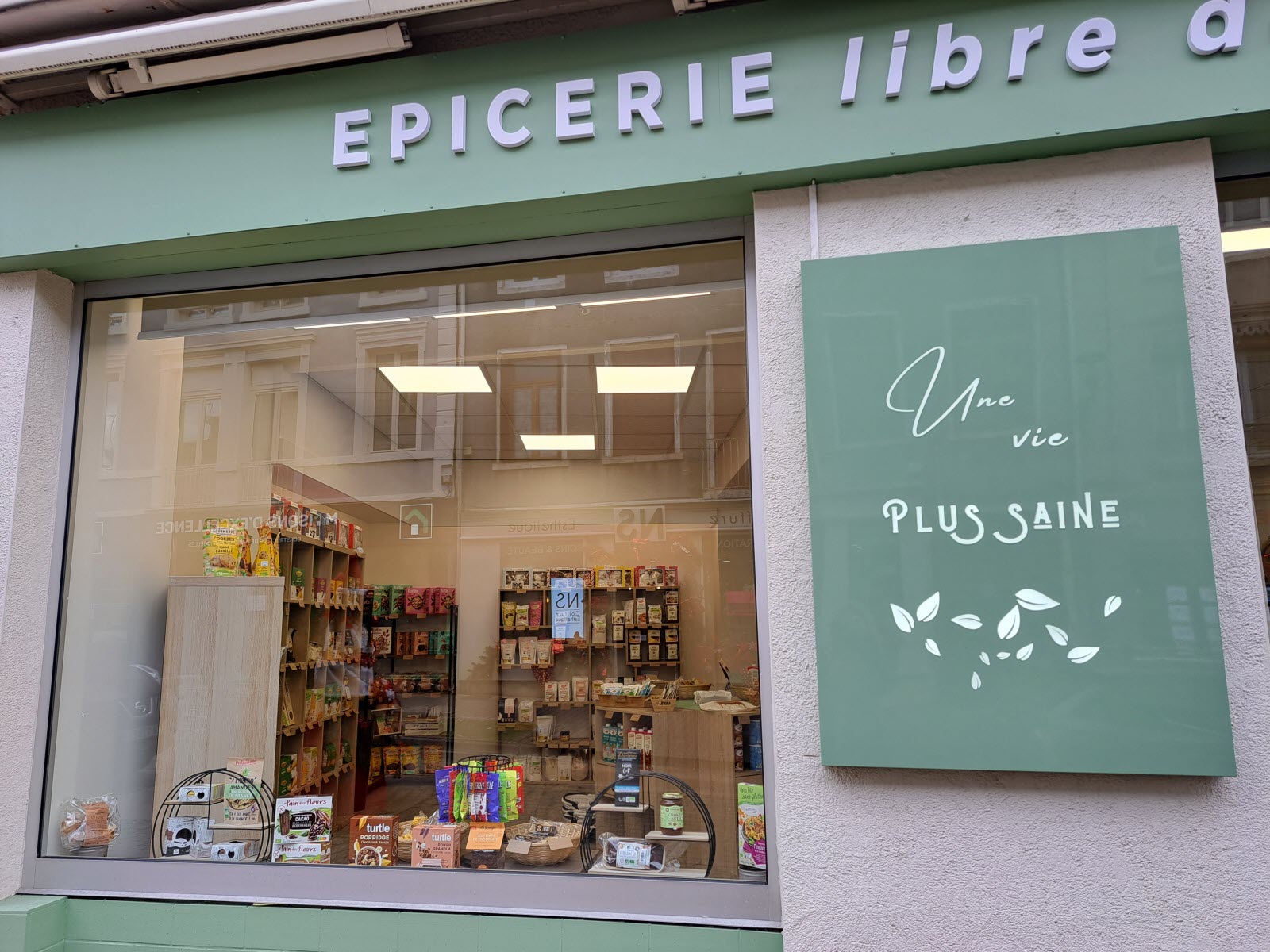 l epicerie une vie plus saine propose des produits sans gluten ni lactose dans le centre de meximieux depuis decembre dernier photo laurie brun 1737750327